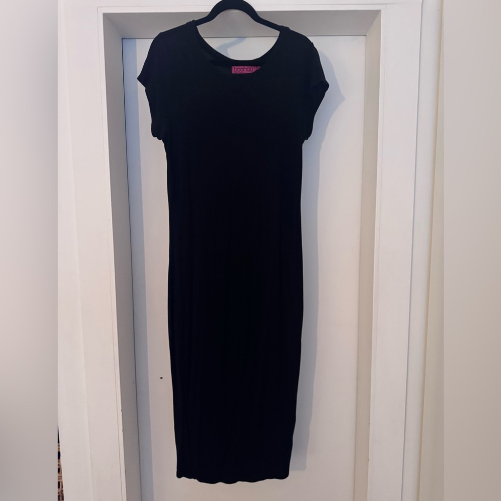 🌙3 FOR $20 
Boo-hoo body con short sleeve dress - 12
